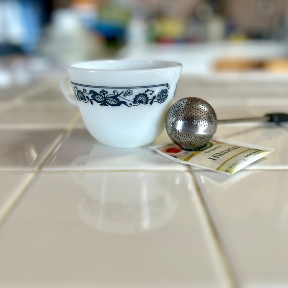 Pyrex Corelle Old Town Blue Onion Milk Glass Coffee/Tea cup/Mug Single - Picture 4 of 9